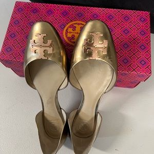 Tory gold flats